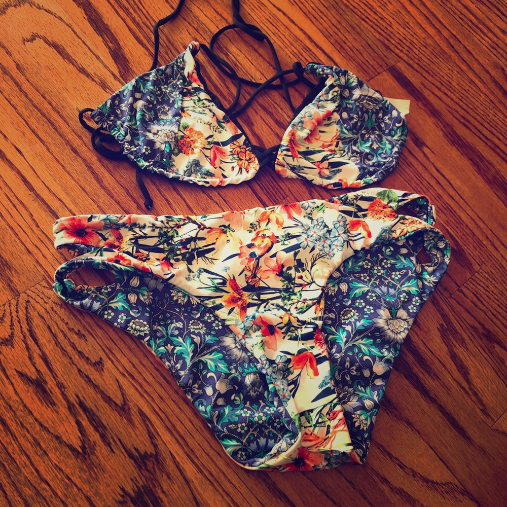 NWOT The bikini Lab reversible bikini set size M